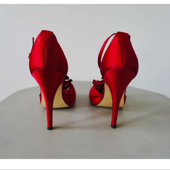 RED SATIN HEELS - Picture 9 of 9